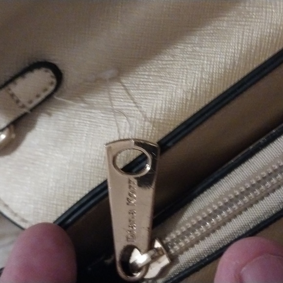 New with tags Diana kor gold sling bag - Picture 4 of 7